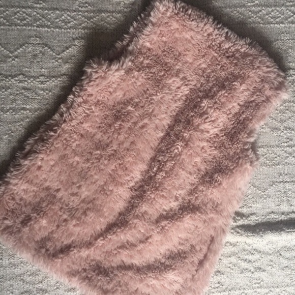 BERNARDO | Faux Fuzzy Fur Vest - Picture 5 of 5